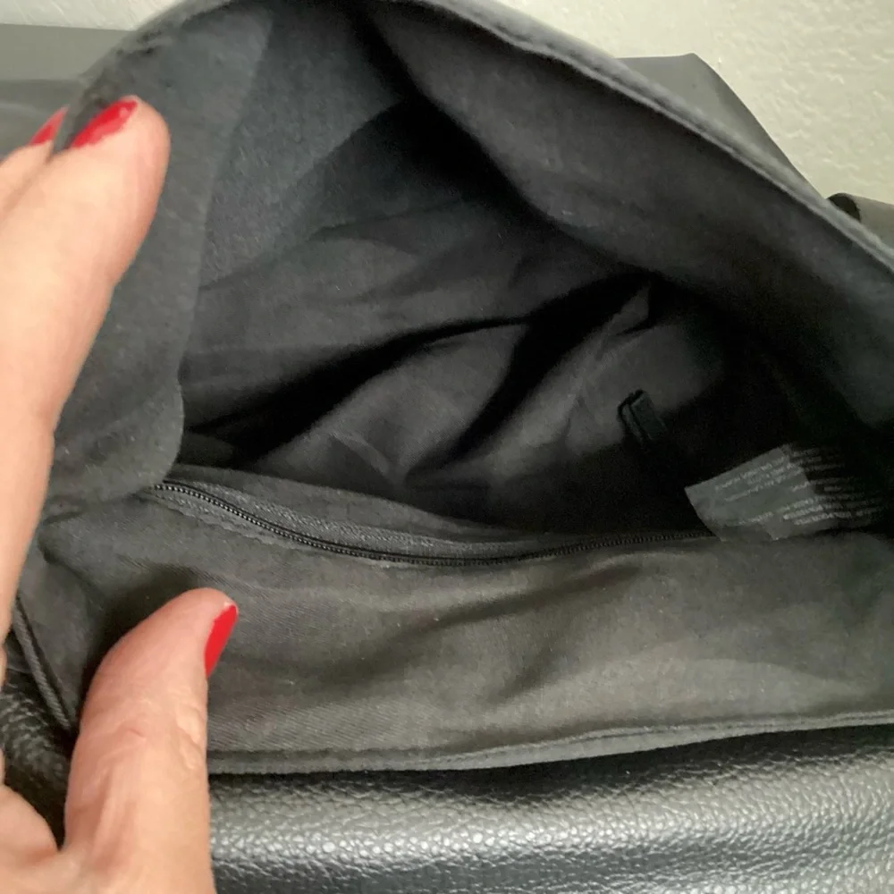 \Botkier\ Essentials Backpack - Picture 10 of 16